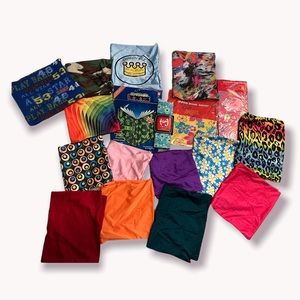 NWOT 18 Assorted Text Book Soxs. Adjustable stretch cloth covers for school.